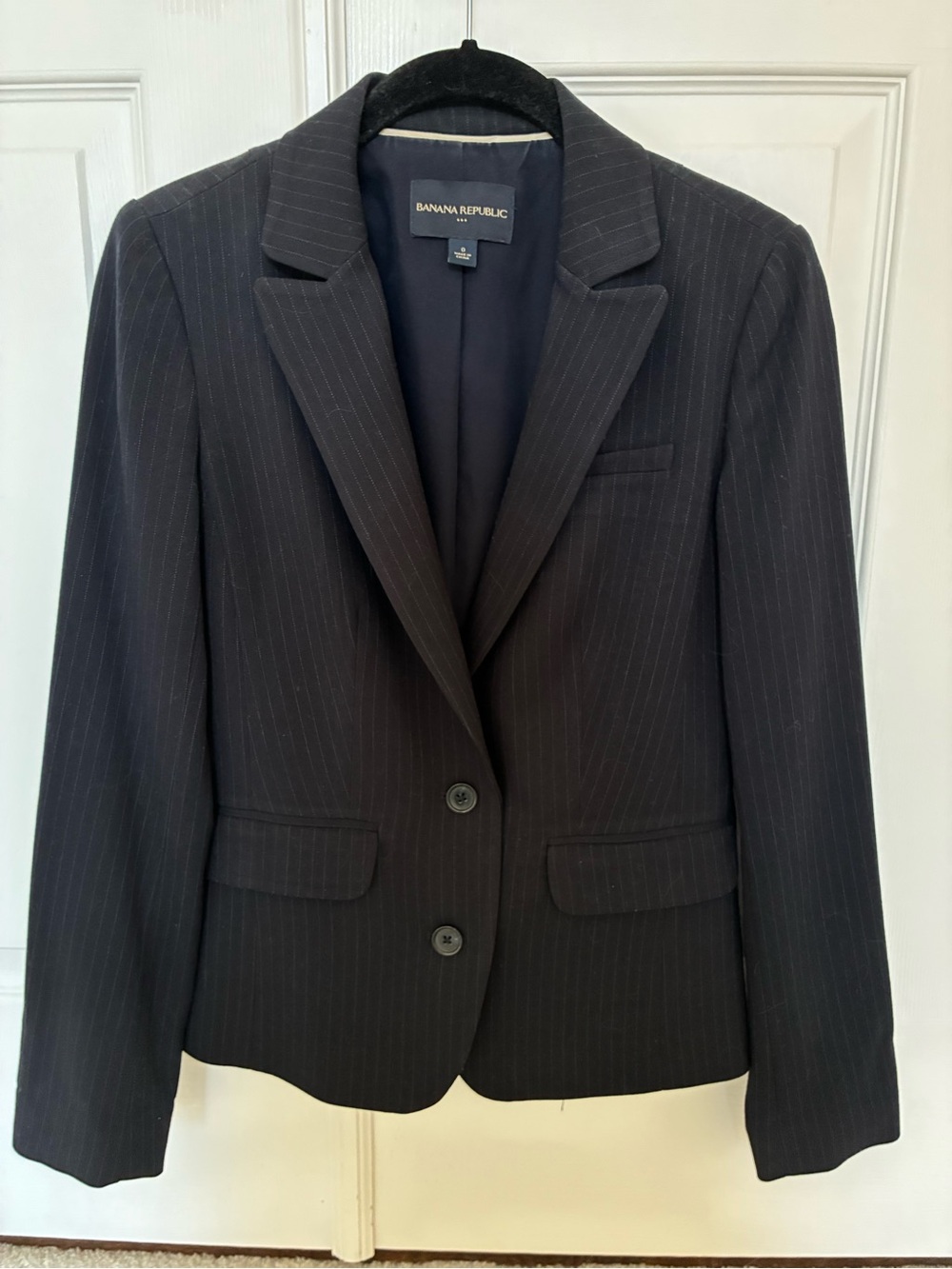 Banana Republic Blazer back with subtle blue pinstripes 🖤
